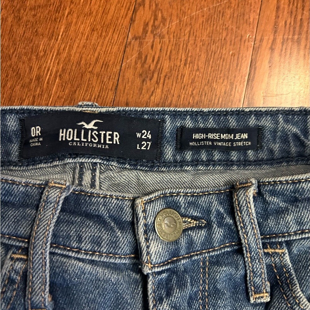 Hollister ripped distressed high~rise mom jean size 0. Vintage style. EUC - Picture 4 of 4